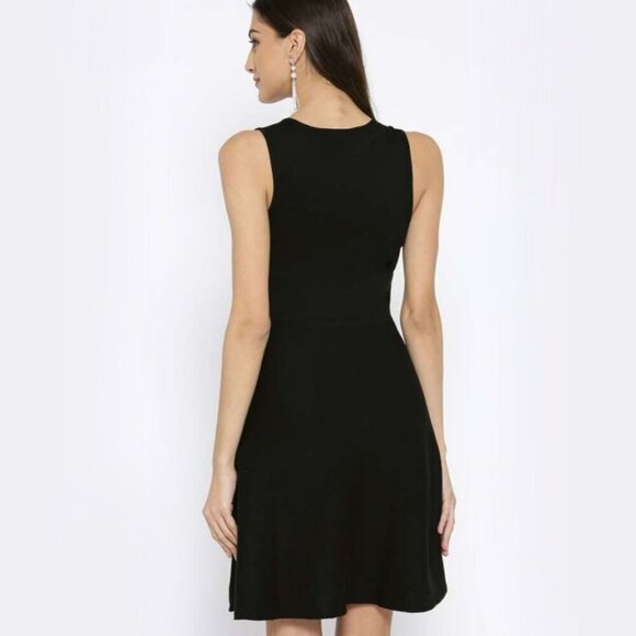 BCBGeneration ✦ Fit & Flare Knit Mini Dress ✦ Black & White V-Neck Sleeveless XS - Picture 11 of 14